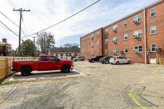 9610 Sherwood Pl in Norfolk, VA - Foto de edificio - Building Photo