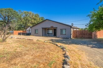 19819 Gas Point Rd in Cottonwood, CA - Building Photo - Building Photo