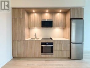 60 Central Park Roadway in Toronto, ON - Building Photo - Building Photo