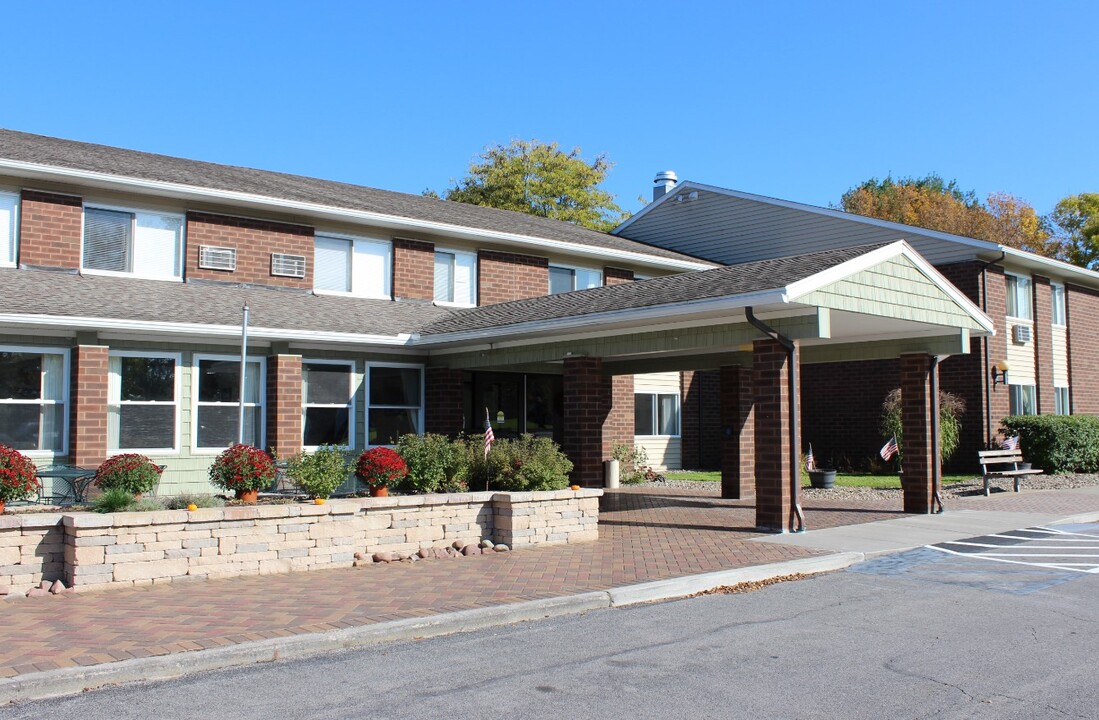 Stoneleigh Apartments in Canastota, NY - Building Photo