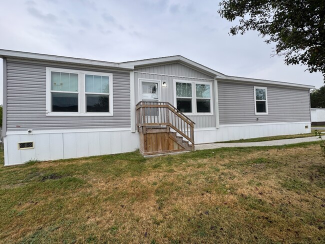 48599 Lakeview E in Shelby Township, MI - Building Photo - Building Photo