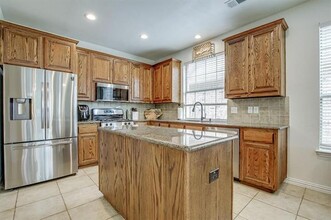 515 Kearley Dr in Rockwall, TX - Foto de edificio - Building Photo