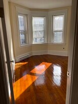 895 Huntington Ave in Boston, MA - Building Photo