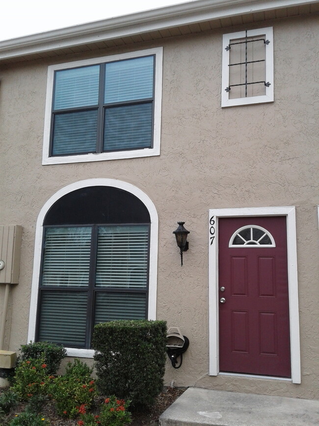 property at 607 Casa Park Ct E