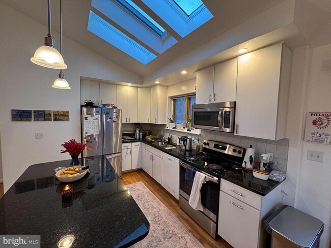 6313 Walhonding Rd in Bethesda, MD - Building Photo - Building Photo