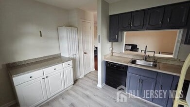 1709 Woodbridge Commons Way in Woodbridge Township, NJ - Building Photo - Building Photo