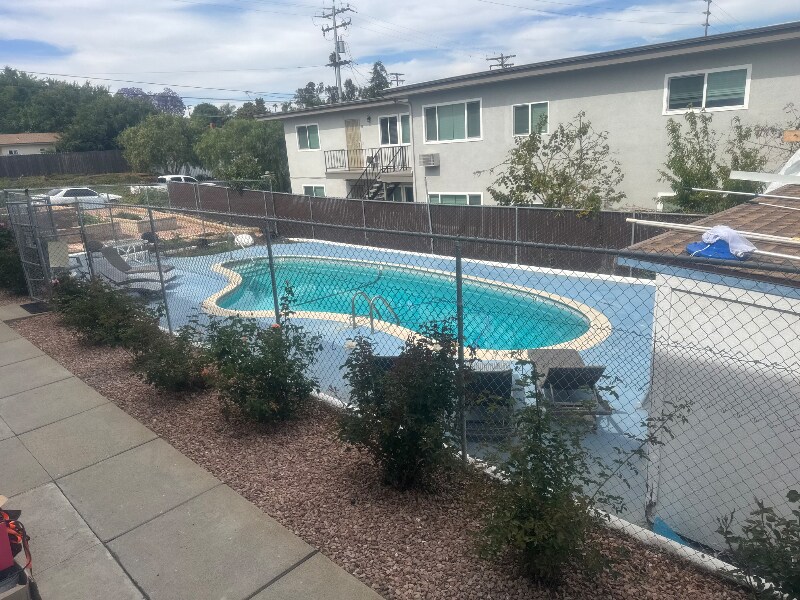 713 E Elder St in Fallbrook, CA - Building Photo