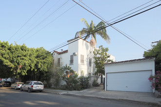 802 N Sweetzer Ave in Los Angeles, CA - Building Photo - Building Photo