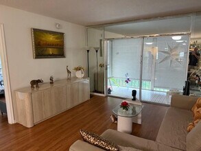 8990 S Hollybrook Blvd in Pembroke Pines, FL - Building Photo - Building Photo