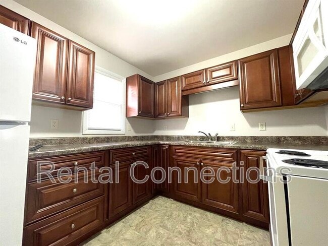 8972 IL-13 in Marion, IL - Building Photo - Building Photo