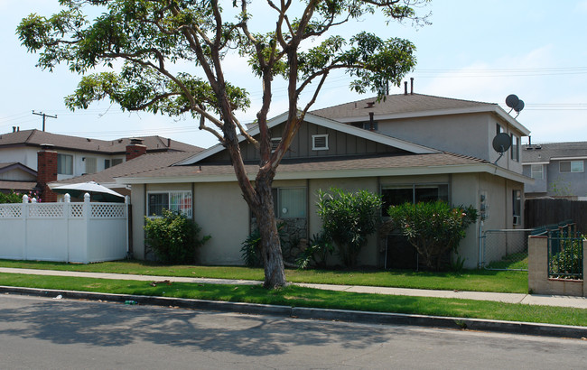 4902 Kona Dr in Huntington Beach, CA - Building Photo - Building Photo