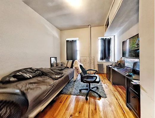 322 Second Ave in New York, NY - Foto de edificio - Building Photo