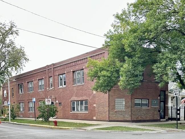2548 N Kildare Ave, Unit J08W