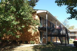 4th Street Apartments in Lexington, KY - Foto de edificio - Building Photo