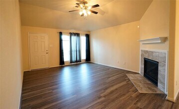 1303 Kaliste Meadow Dr in Houston, TX - Building Photo - Building Photo