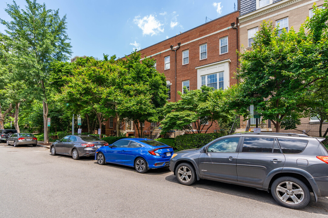 2413 20Th ST NW in Washington, DC - Building Photo