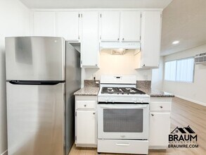 6612 Sylmar Ave in Los Angeles, CA - Building Photo - Building Photo