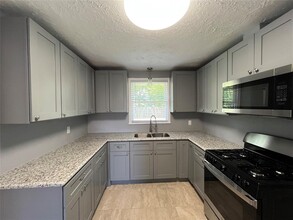 5947 Belcrest St in Houston, TX - Building Photo - Building Photo