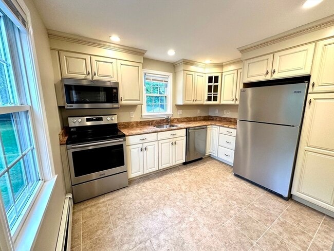 353 Union St in Ashland, MA - Building Photo - Building Photo