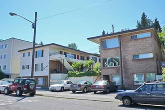 Lynn Mar Apartments in Seattle, WA - Building Photo - Building Photo