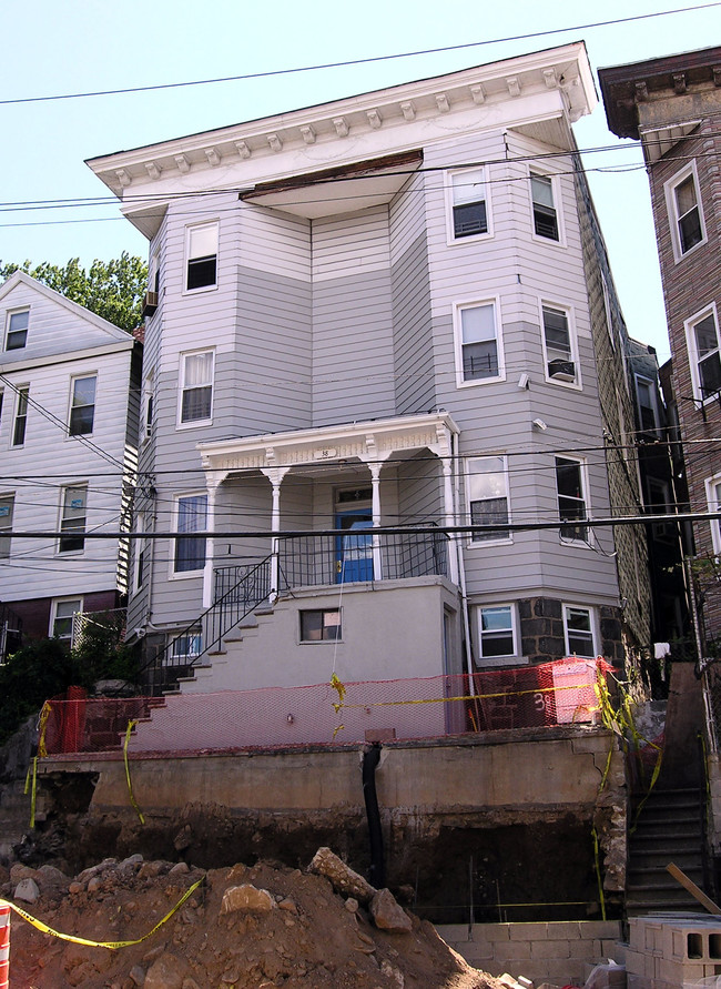 38 Linden St in Yonkers, NY - Building Photo - Other