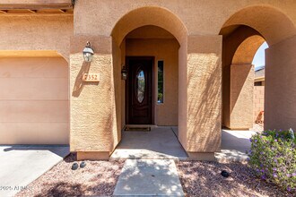 7352 W Valencia Dr in Phoenix, AZ - Building Photo - Building Photo