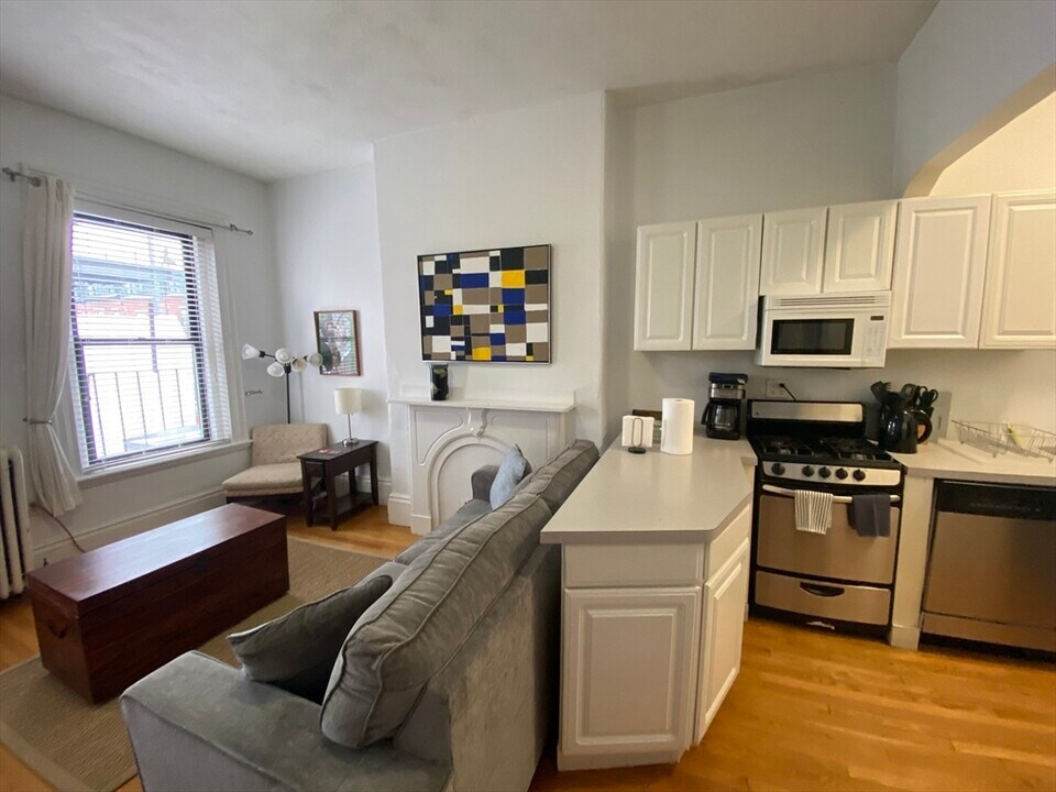 670 Tremont St, Unit 6R in Boston, MA - Building Photo