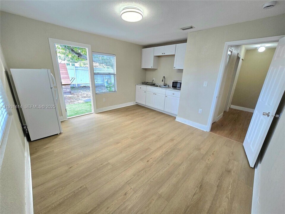 13340 NE 16th Ave in North Miami, FL - Building Photo