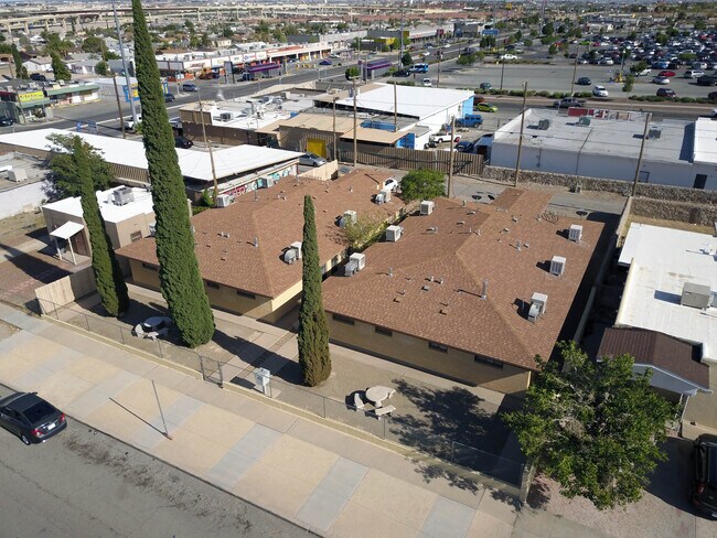 The Cozy Nest Apartments in El Paso, TX - Foto de edificio - Building Photo
