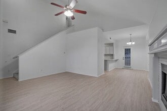 1215 Hidden Oaks Dr in Mansfield, TX - Foto de edificio - Building Photo