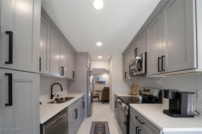 17260 Eagle Trce, Unit 2 in Ft. Myers, FL - Foto de edificio - Building Photo
