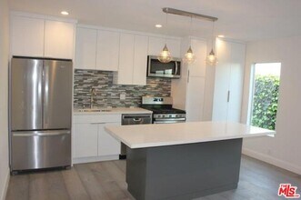 713 Vernon Ave in Los Angeles, CA - Building Photo - Building Photo