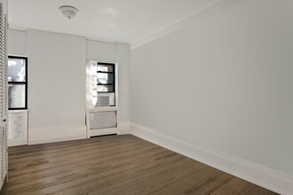 238 E 60th St in New York, NY - Building Photo - Interior Photo