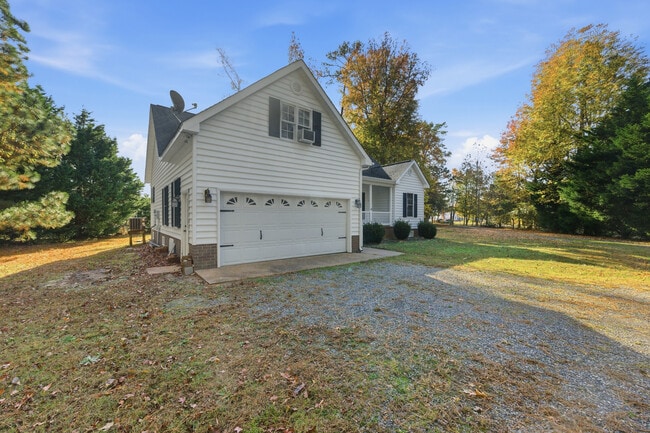 1611 York Rest Ln in Hayes, VA - Building Photo - Building Photo