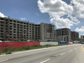 La Vida at Blue Lagoon in Miami, FL - Foto de edificio - Building Photo