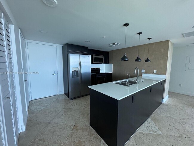 665 NE 25th St, Unit 1603 in Miami, FL - Building Photo - Building Photo