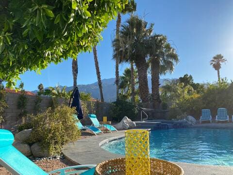 1479 E Francis Dr in Palm Springs, CA - Foto de edificio - Building Photo