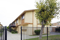 1041-1043 W Bishop St in Santa Ana, CA - Foto de edificio - Building Photo