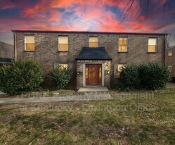 304 Quachita Trail in Frankfort, KY - Building Photo