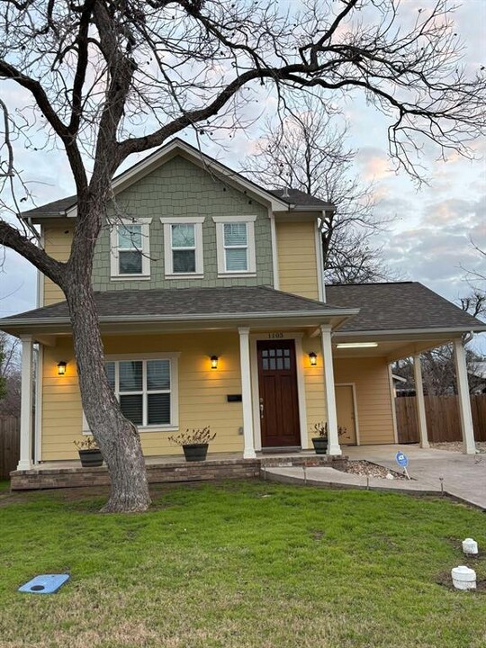 1103 Farm St in Bastrop, TX - Building Photo