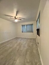 13797 Highland Dr in North Miami Beach, FL - Foto de edificio - Building Photo