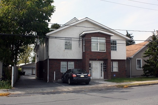 53 N 10th St in Stroudsburg, PA - Foto de edificio - Building Photo