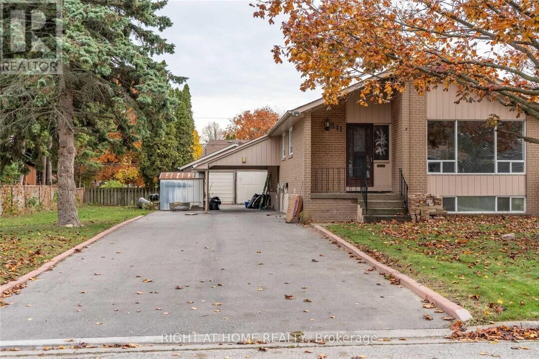 841 Reytan Blvd in Pickering, ON - Building Photo