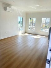 8957 Hargis St in Los Angeles, CA - Foto de edificio - Building Photo