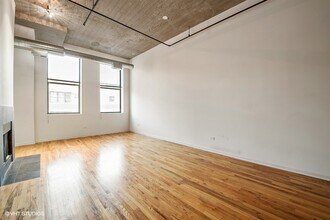 758 N Larrabee St in Chicago, IL - Building Photo - Building Photo