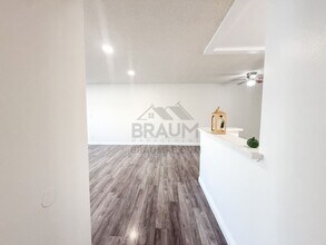 6041 Whitsett Ave, Unit 206 in Los Angeles, CA - Building Photo - Building Photo