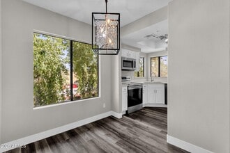 7008 E Gold Dust Ave in Paradise Valley, AZ - Foto de edificio - Building Photo