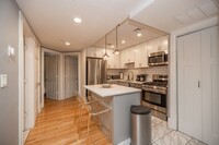 97 E Brookline St, Unit #1 in Boston, MA - Foto de edificio - Building Photo