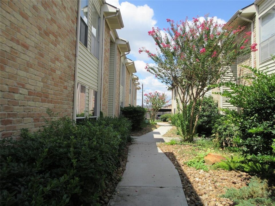 2300 Augusta Dr Photo