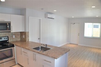 718 SE 13th St in Fort Lauderdale, FL - Building Photo - Building Photo